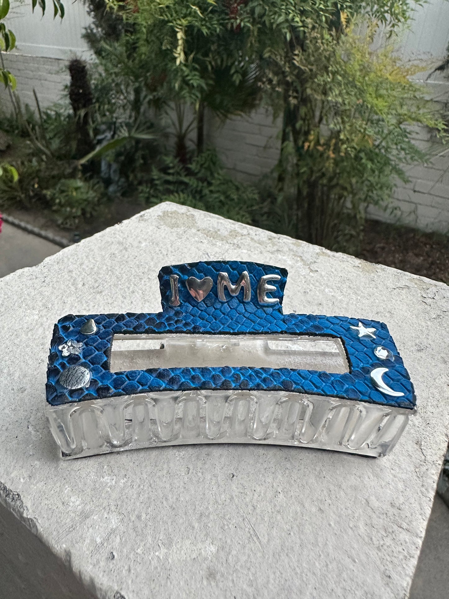 'I <3 ME' FAUX CROC / PLASTIC HAIR CLIP